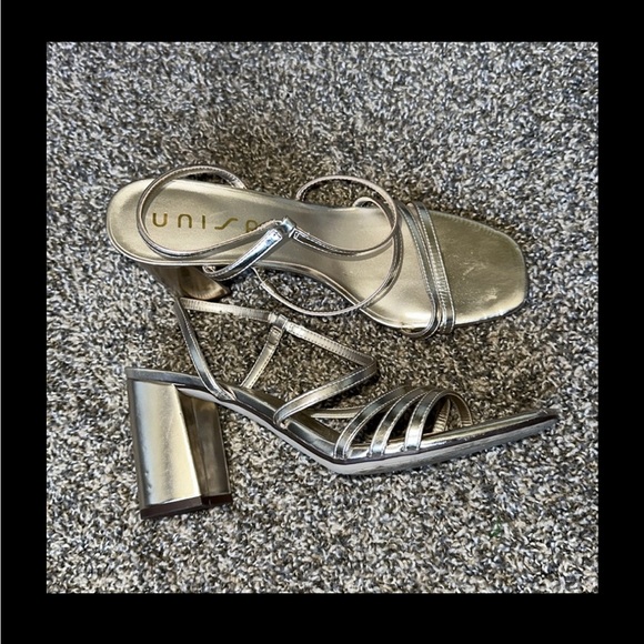 Gold chunky heel - Picture 1 of 4